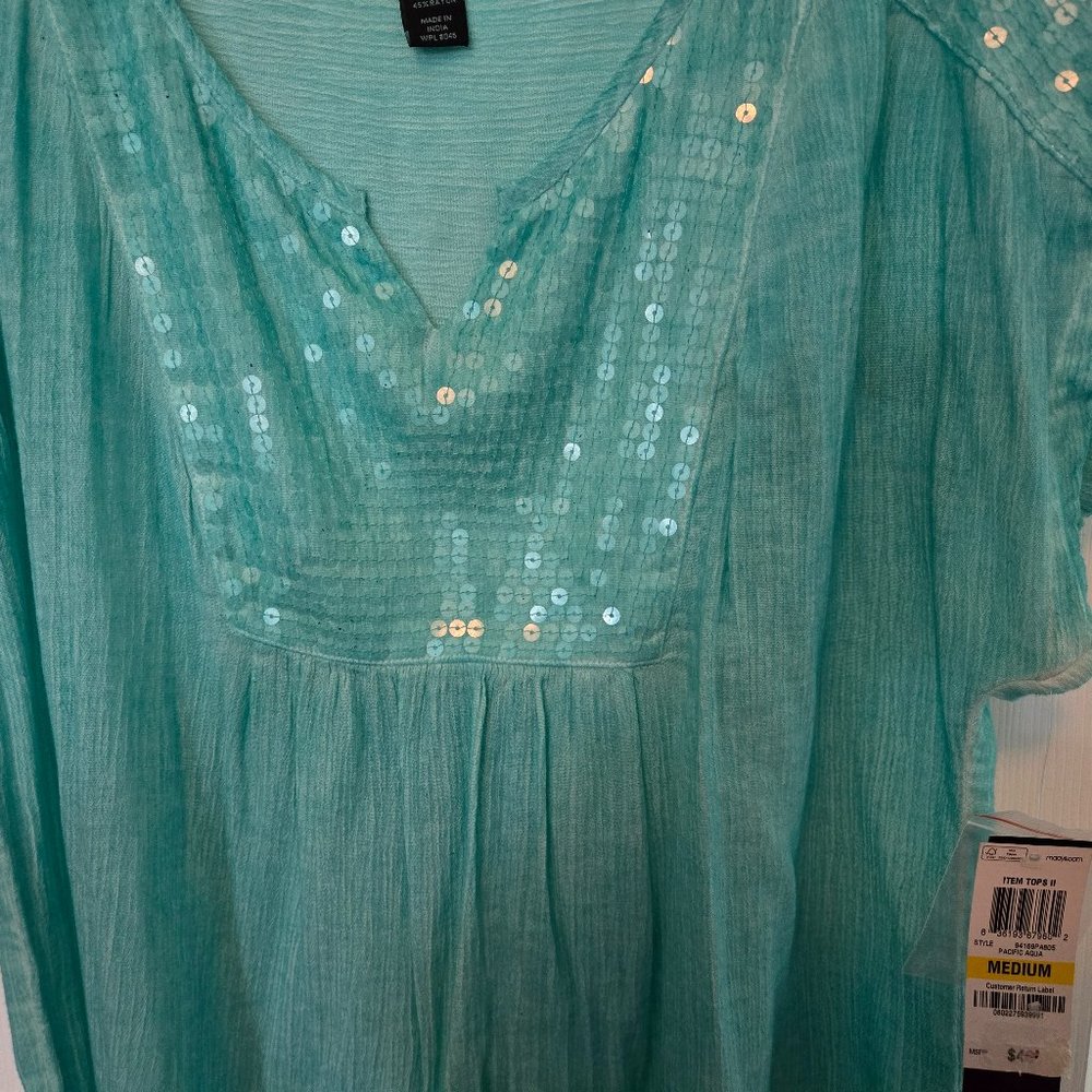 A Great Deal: NWT Sparkly short sleeve beautiful V neck top